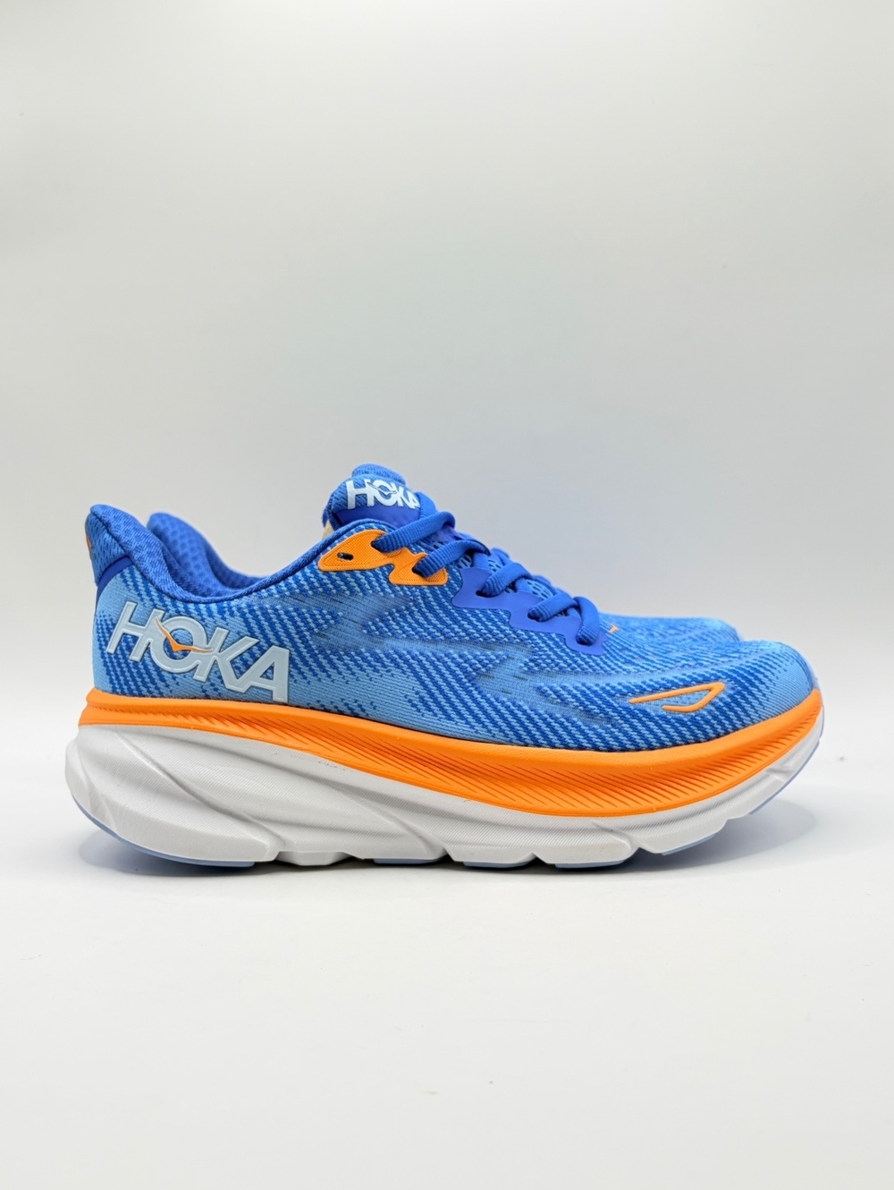 HOKA Clifton 9 running shoes in Coastal Sky 6.5 Womens